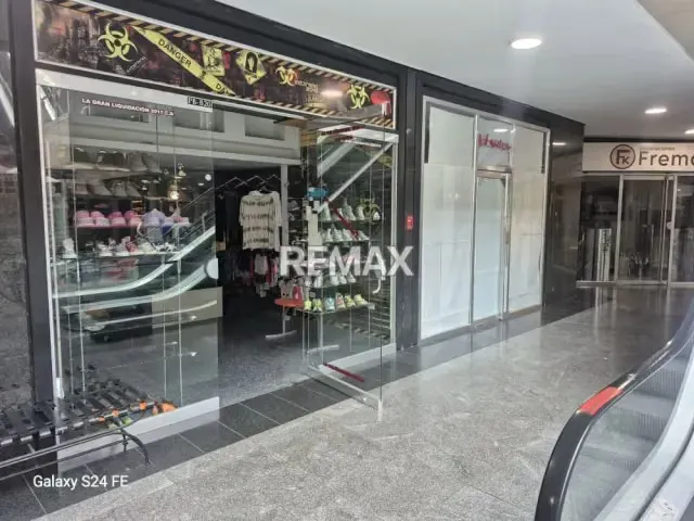 EN VENTA LOCAL COMERCIAL EN C.C CRISTAL NAGUANAGUA - 6