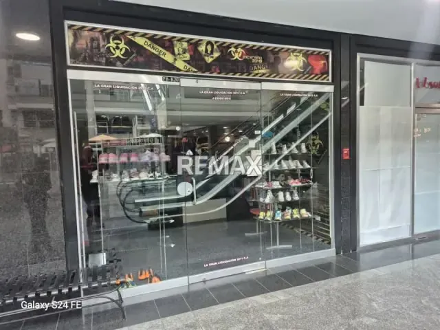 EN VENTA LOCAL COMERCIAL EN C.C CRISTAL NAGUANAGUA - 7