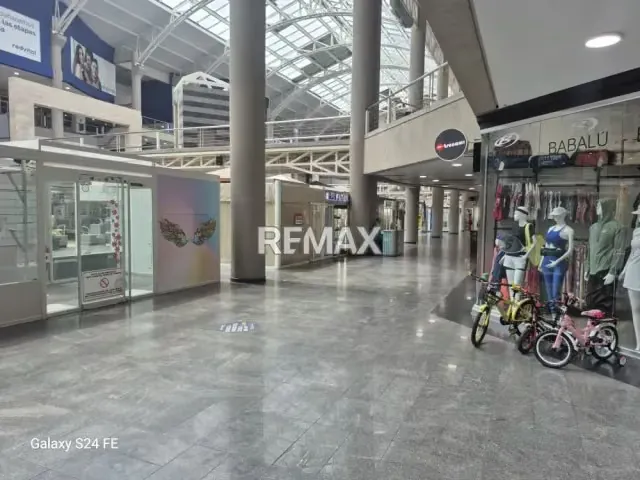 EN VENTA LOCAL COMERCIAL EN C.C CRISTAL NAGUANAGUA - 9