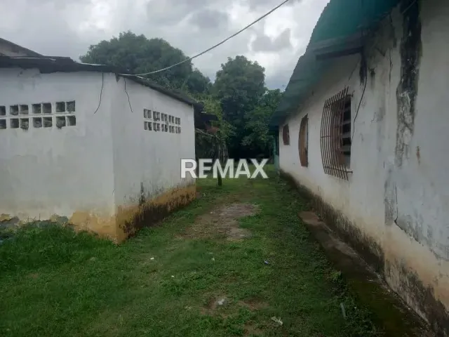 En Venta Terreno Propio de una superficie de 916M2. Cercano al Centro de la Actividd Comercial de Acarigua. Portuguesa - 9