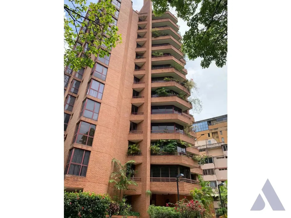 Se vende apartamento 228m2 La Florida 3053