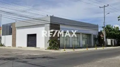 Local Comercial en Venta, Avenida Ollarvides, Puerta Maraven.