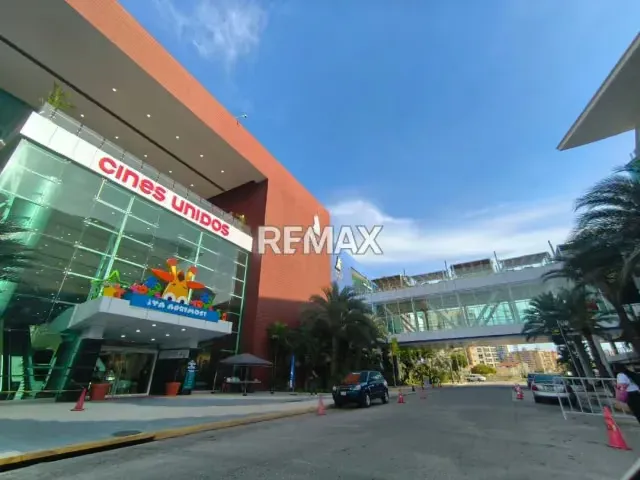 OPORTUNIDAD DE INVERSIÓN, LOCAL REMODELADO EN EL CENTRO COMERCIAL CARIBBEAN CENTER MALL - 13