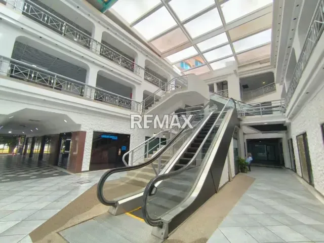 OPORTUNIDAD DE INVERSIÓN, LOCAL REMODELADO EN EL CENTRO COMERCIAL CARIBBEAN CENTER MALL - 8