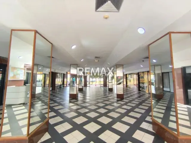 OPORTUNIDAD DE INVERSIÓN, LOCAL REMODELADO EN EL CENTRO COMERCIAL CARIBBEAN CENTER MALL - 9