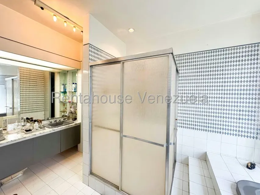 Apartamento (1 Nivel) en Venta en Colinas del Tamanaco, Distrito Metropolitano - 55