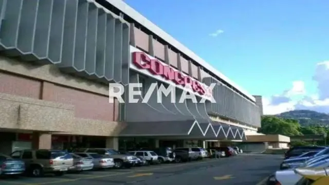 Oficina en Venta | en esquina - Centro Comercial Concresa, Prados del Este