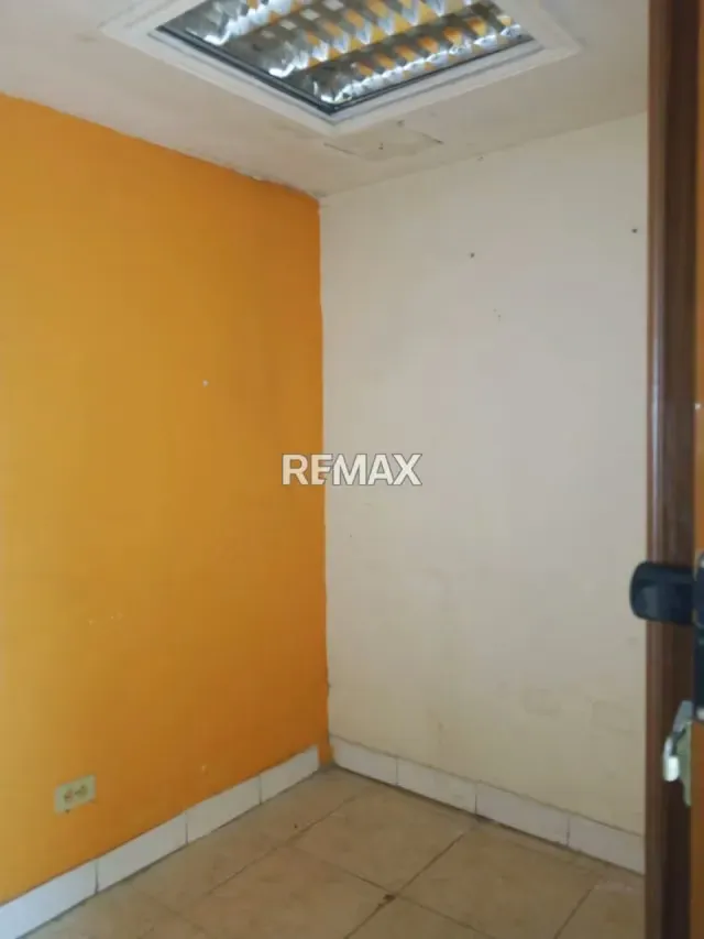 Local comercial en alquiler galerias de Charallave - 4