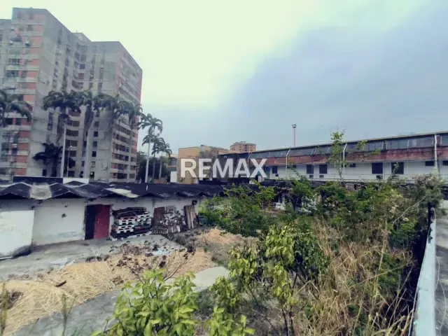 VENDO LOCAL EN C.C. COMERCIAL INDUSTRIAL DEL ESTE - 14