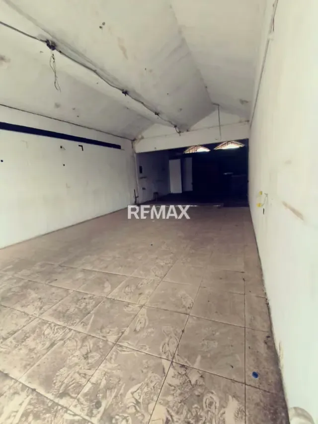 VENDO LOCAL EN C.C. COMERCIAL INDUSTRIAL DEL ESTE - 8