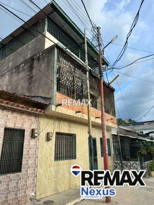 Hermosa casa con una excelente ubicación céntrica en la calle 13 de Valera.