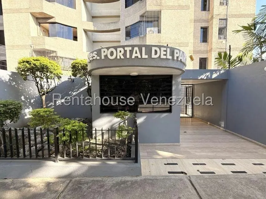 Apartamento (1 Nivel) en Venta en Parroquia Catedral, Lara - 2