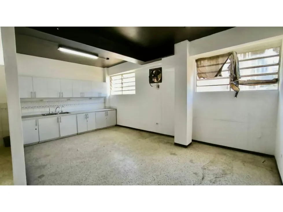 Alquilo local comercial 742m2 Chacaito 9990 - 12