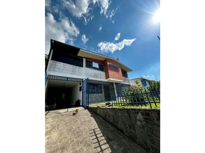 Vendo casa para actualizae 235m2 Los Castores San Antonio 9357