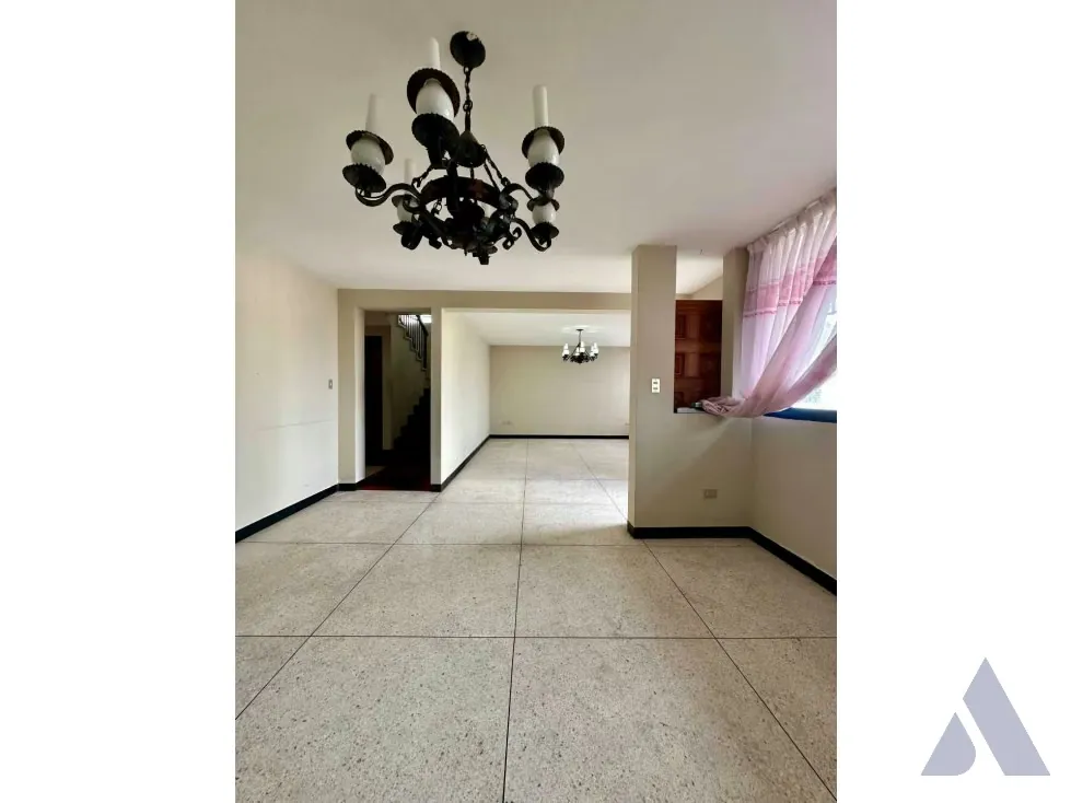 Se vende casa para actualizar 235m2 San Antonio de los Altos 9357 - 6