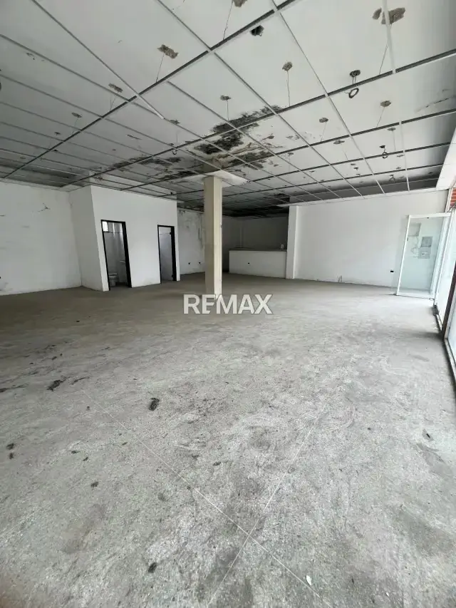 Alquiler de Exclusivo y Amplio Local Comercial en El Castaño – C.C. Walio