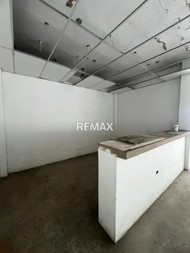 Alquiler de Exclusivo y Amplio Local Comercial en El Castaño – C.C. Walio - 2
