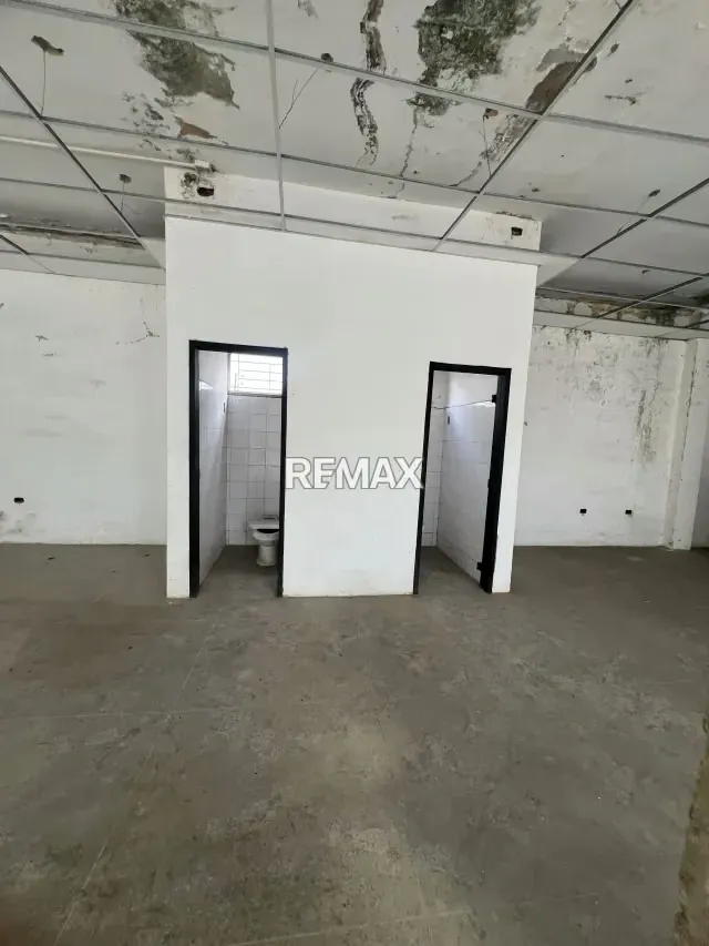 Alquiler de Exclusivo y Amplio Local Comercial en El Castaño – C.C. Walio - 3