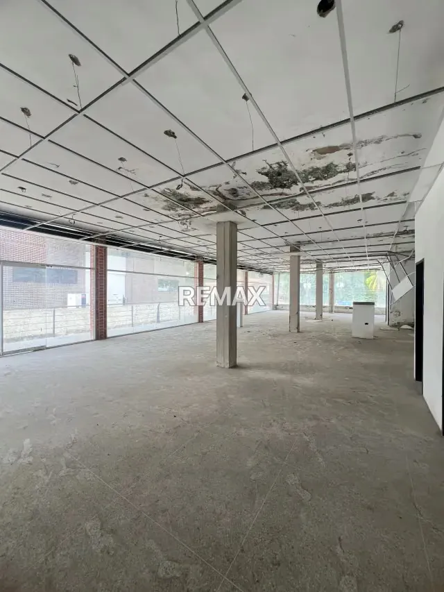 Alquiler de Exclusivo y Amplio Local Comercial en El Castaño – C.C. Walio - 4