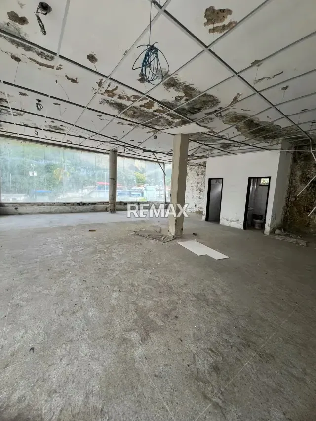 Alquiler de Exclusivo y Amplio Local Comercial en El Castaño – C.C. Walio - 5