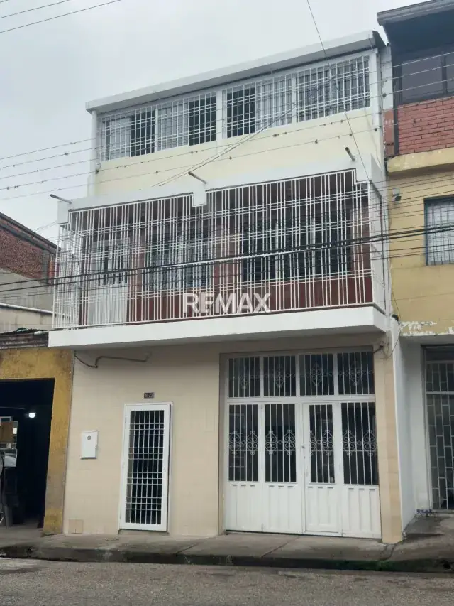 Edificio en venta La Concordia calle 5, bajando media cuadra del Hospital Central