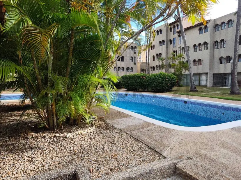 SE VENDE THOWHOUSE EN COSTA AZUL