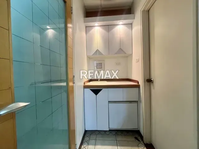 Alquiler | Oficina | Torre Humboldt |1 Baño interno, Puesto de estacionamiento, propio por documento, amoblado, Piso 16. Hermosa Vista - 2