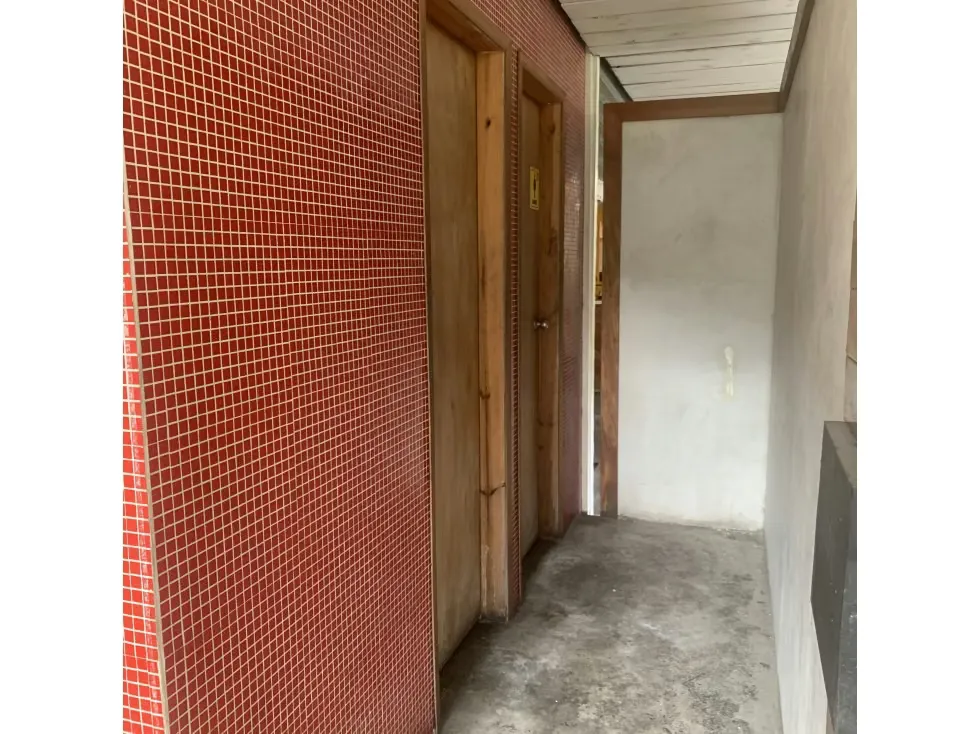 LOCAL COMERCIAL EN ALQUILER 169,81 - URB. MANZANARES - 14