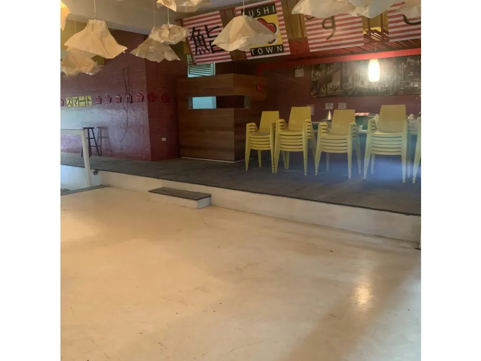 LOCAL COMERCIAL EN ALQUILER 169,81 - URB. MANZANARES - 3