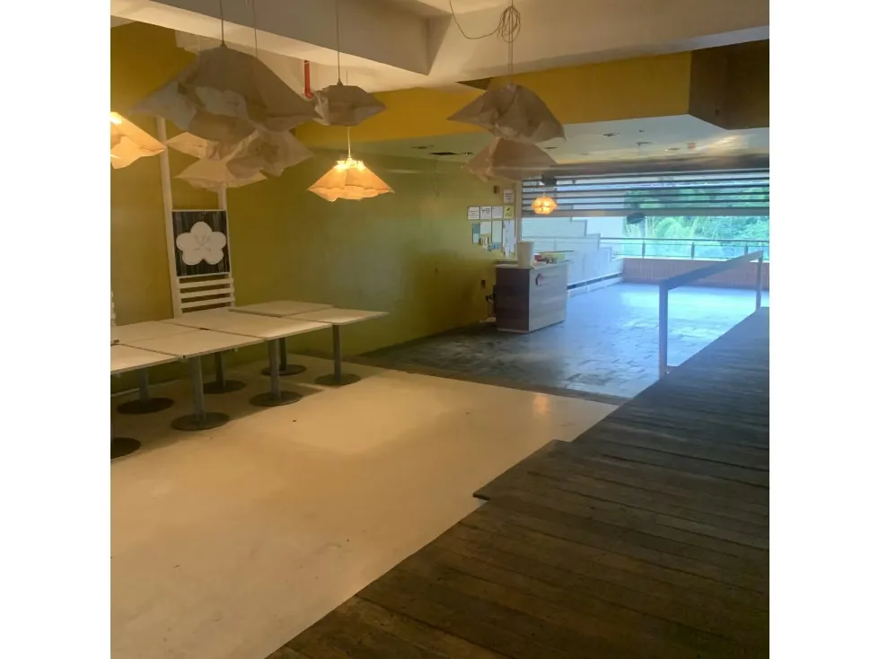 LOCAL COMERCIAL EN ALQUILER 169,81 - URB. MANZANARES - 4