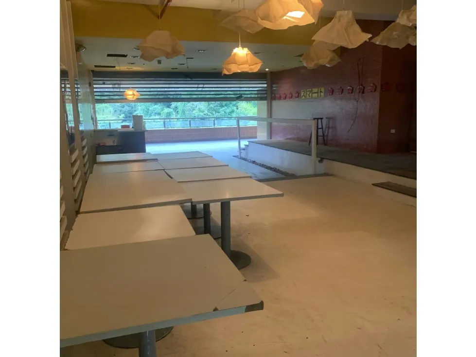 LOCAL COMERCIAL EN ALQUILER 169,81 - URB. MANZANARES - 5