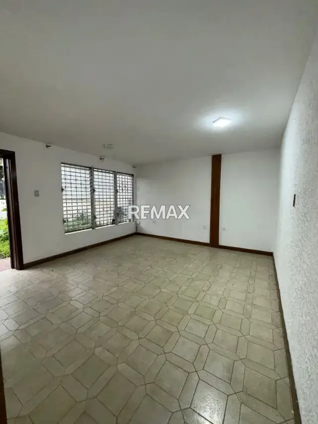 AMPLIA CASA EN VENTA