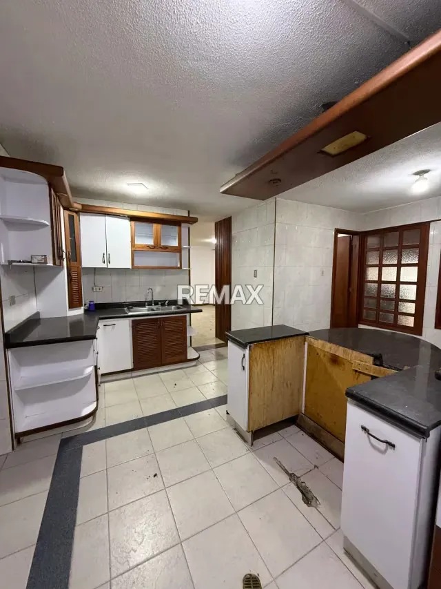 AMPLIA CASA EN VENTA - 2