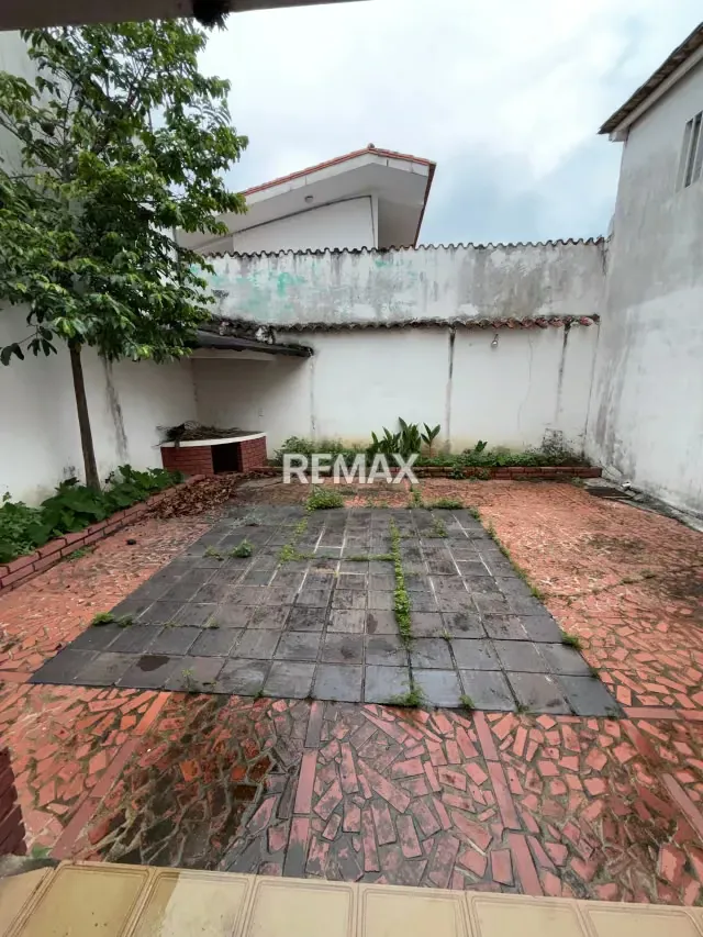AMPLIA CASA EN VENTA - 4