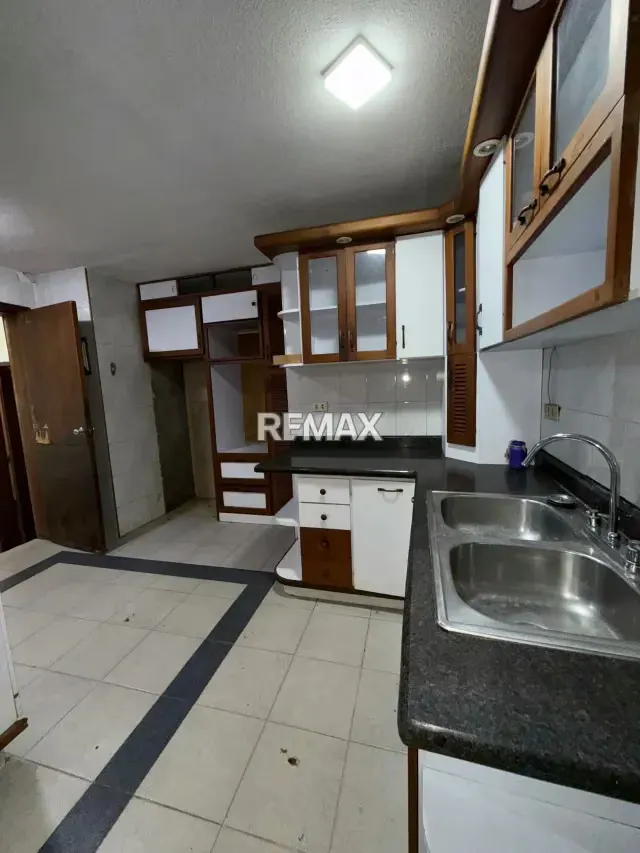 AMPLIA CASA EN VENTA - 6