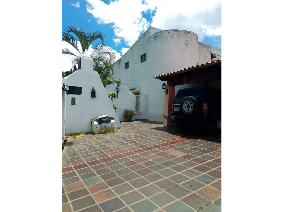 Vendo Quinta en Los Campitos para Remodelar
