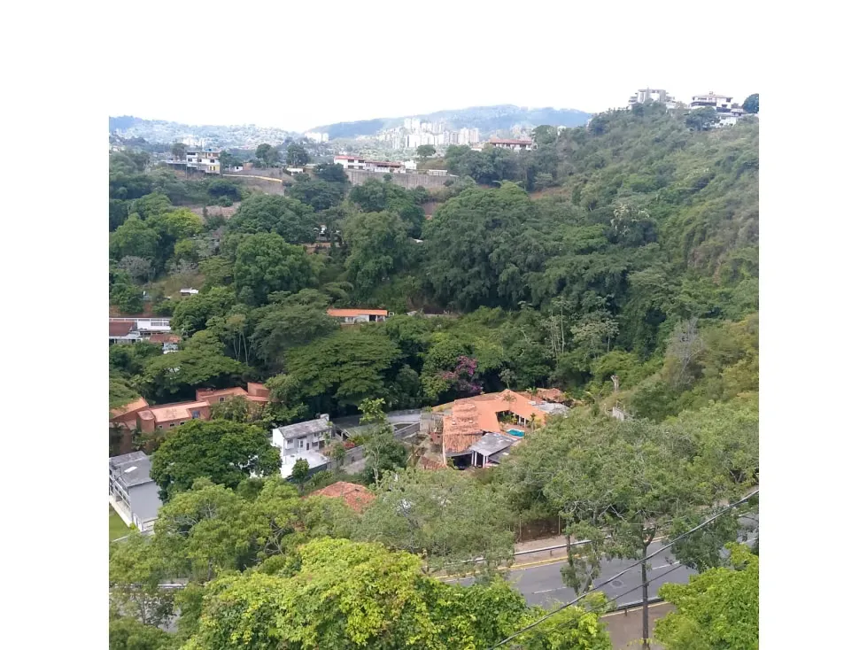 Vendo Quinta en Los Campitos para Remodelar - 4