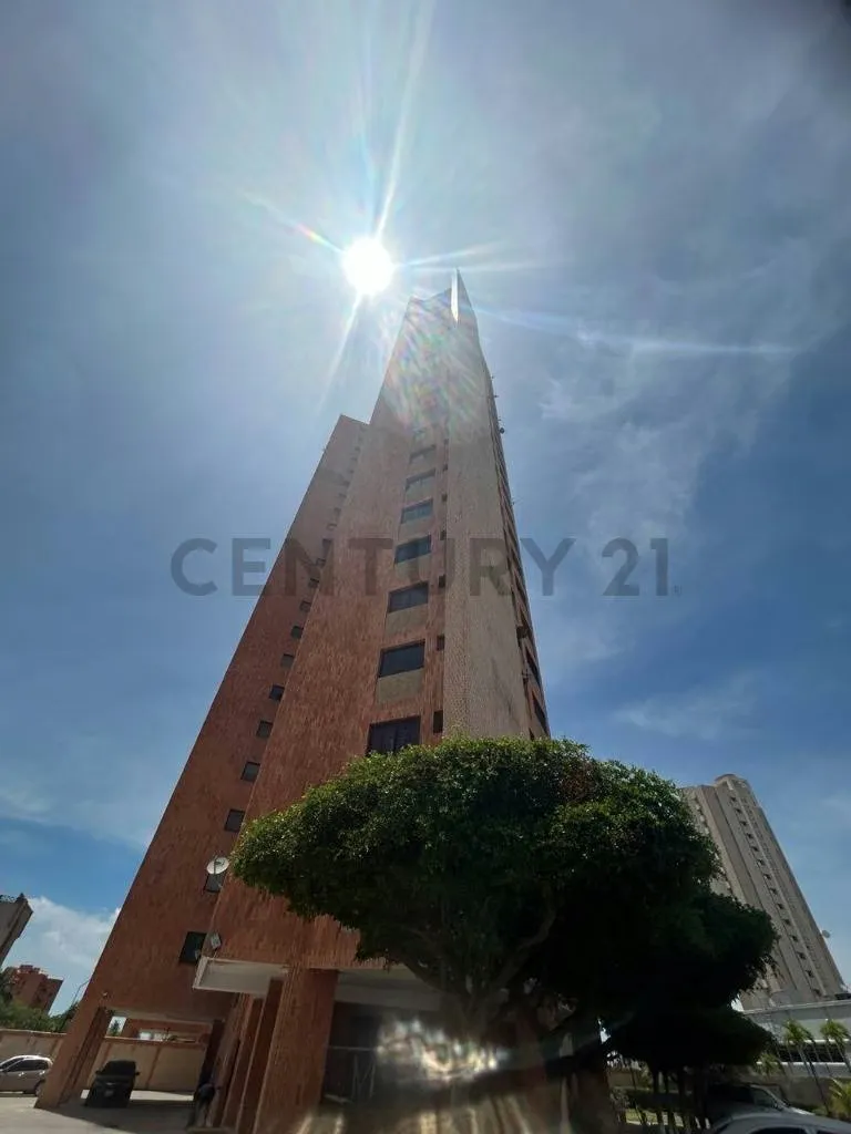 Av. Bella Vista, Conjunto Residencial Torre de Europa I