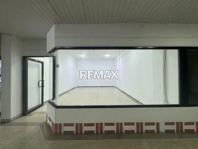 Local comercial en alquiler ubicado en la Avenida Bolívar - 3