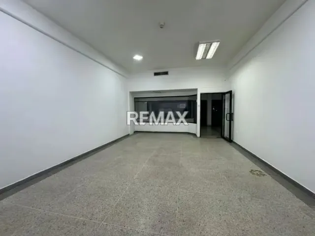 Local comercial en alquiler ubicado en la Avenida Bolívar - 4