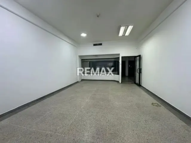 Local comercial en alquiler ubicado en la Avenida Bolívar - 5