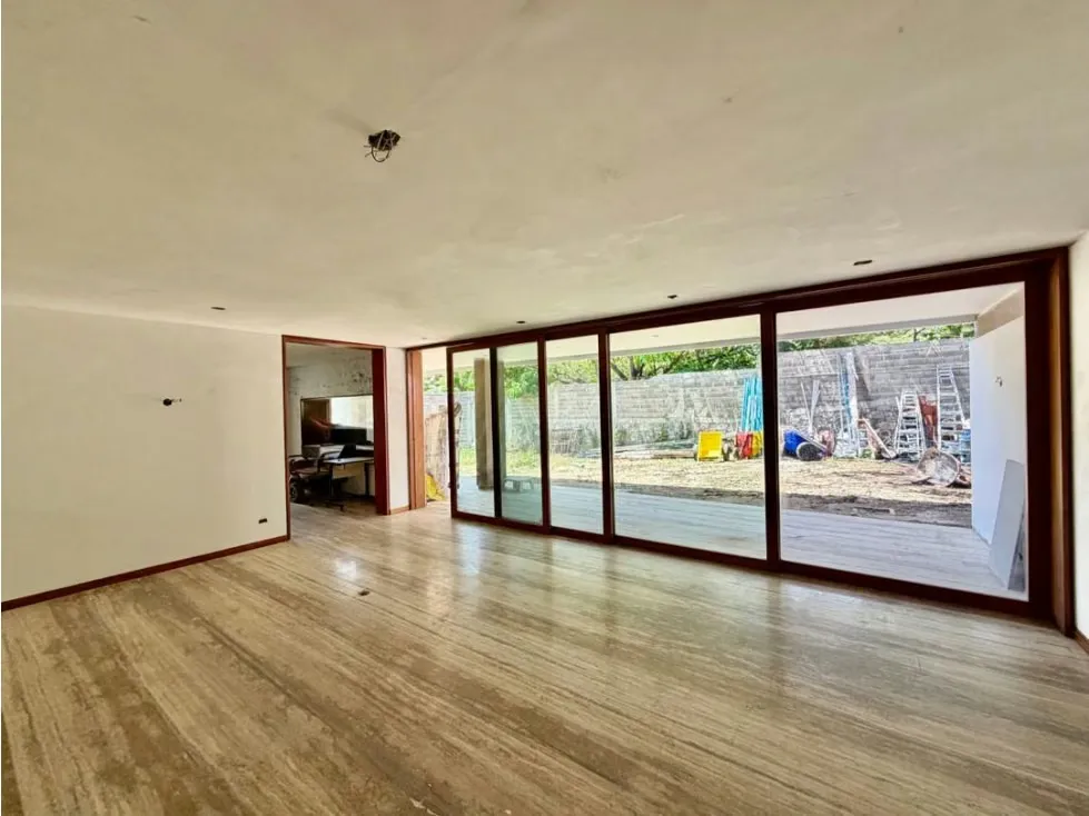 Se vende casa 750m2 4h+s+ch/6b/6p Prados del Este - 3
