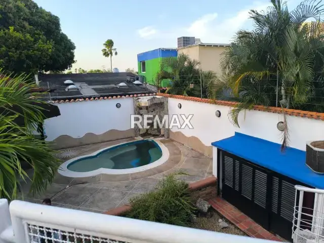 En Venta lindo Town House estilo Country, urbanización La Lagunita, Sector Tipuro, Maturín