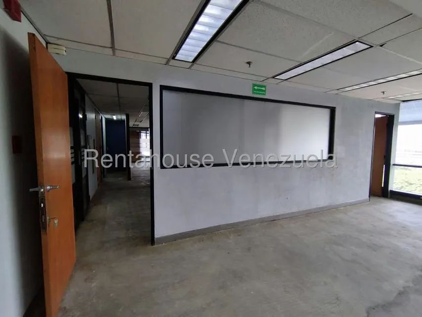 Local Comercial en Alquiler en Plaza Venezuela, Distrito Metropolitano - 17
