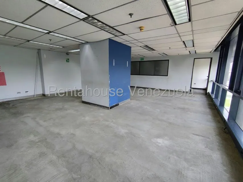 Local Comercial en Alquiler en Plaza Venezuela, Distrito Metropolitano - 4