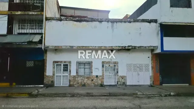 En Venta Casa doble uso (comercial y residencial) en la Prolongación de la 5ta Avenida