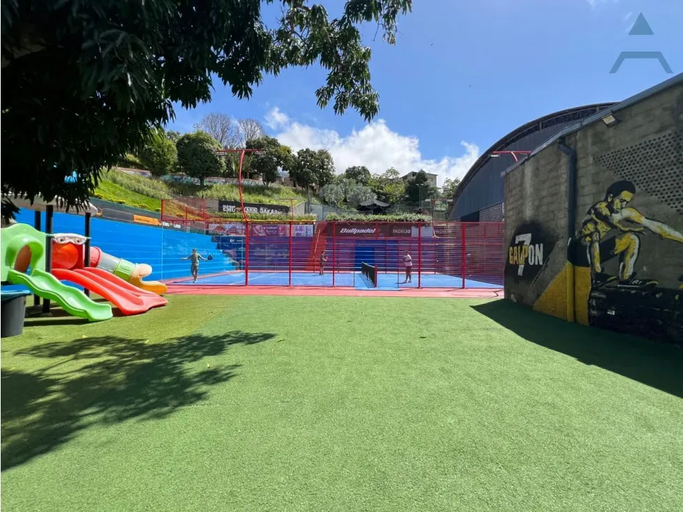 Se vende Club de Padel 5900m² Santa Maria - 2