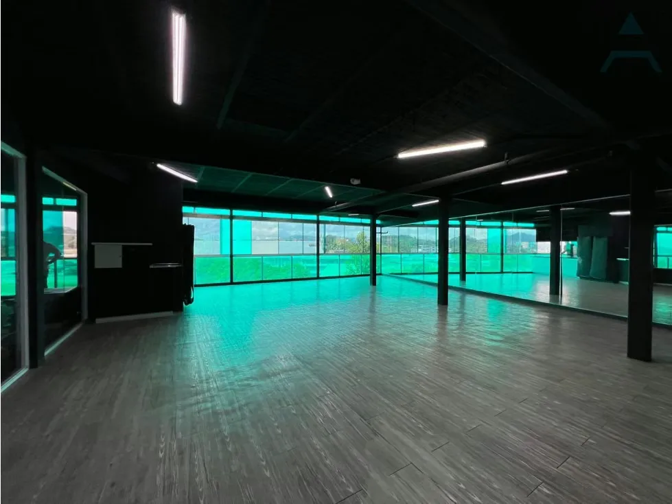 Se vende Club de Padel 5900m² Santa Maria - 6