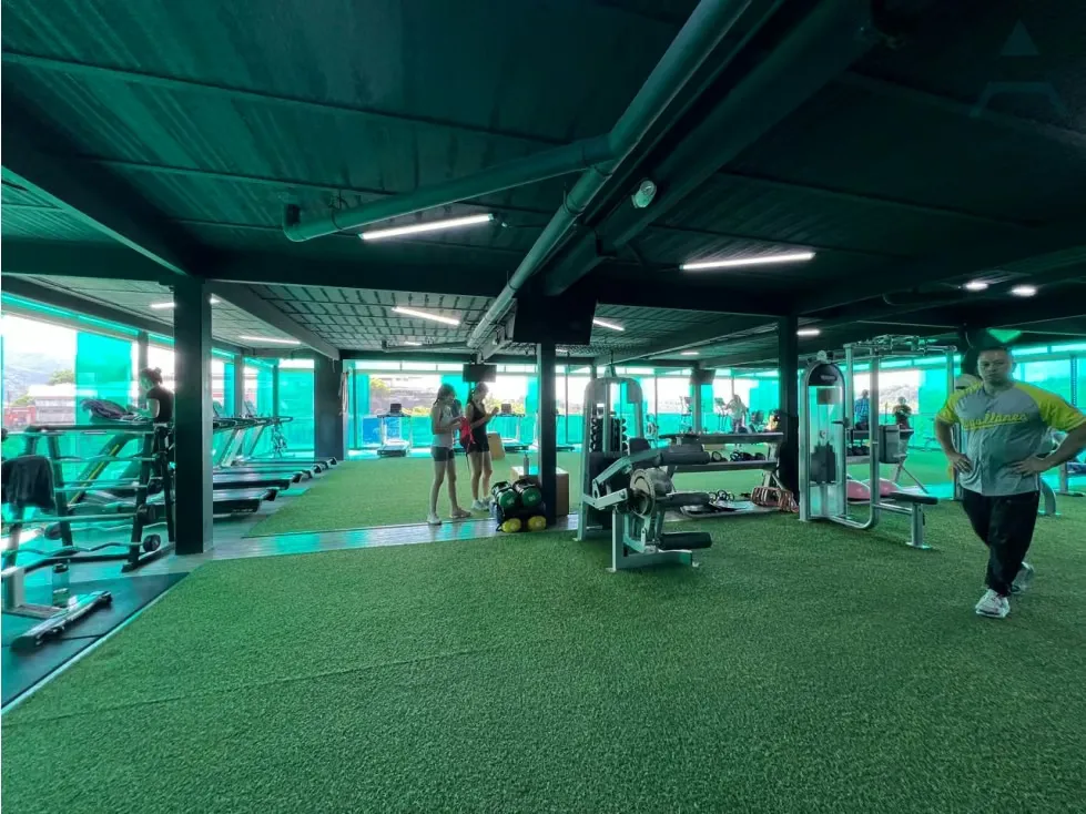 Se vende Club de Padel 5900m² Santa Maria - 8