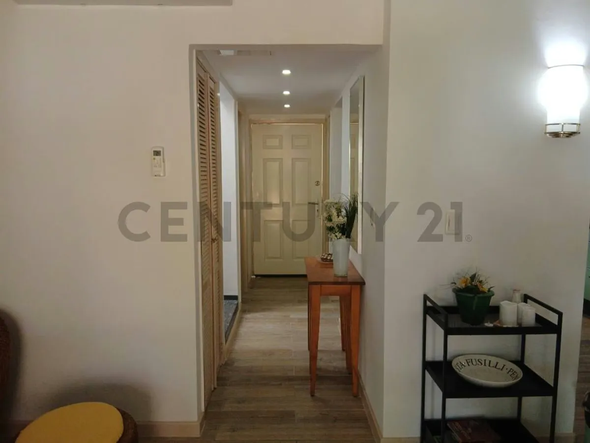 Townhouse Moderno Estilo Europeo en La Mira cerca de Playa El Agua (Oportunidad) - 11